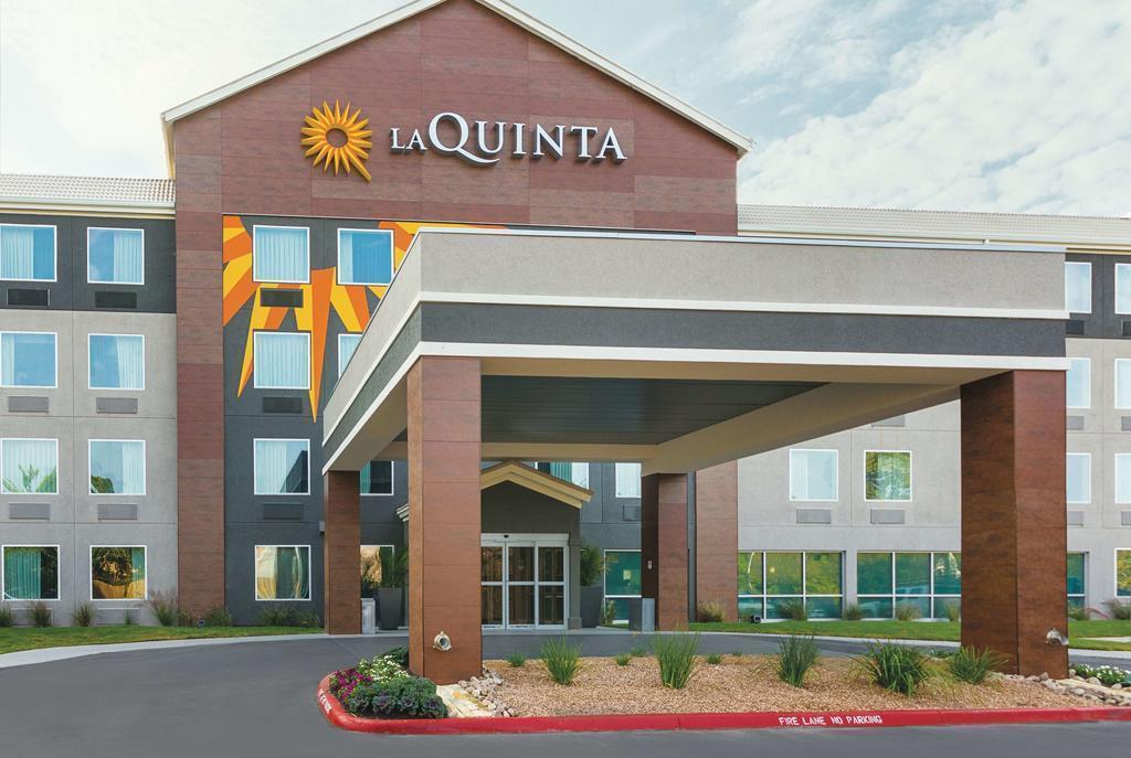 La Quinta Inn & Suites Limon By Wyndham Екстериор снимка